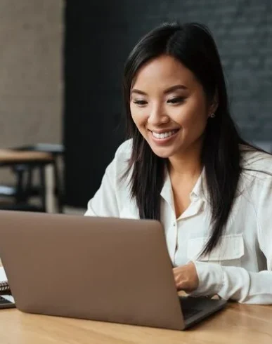 happy-young-asian-businesswoman_171337-718-e1703099783595